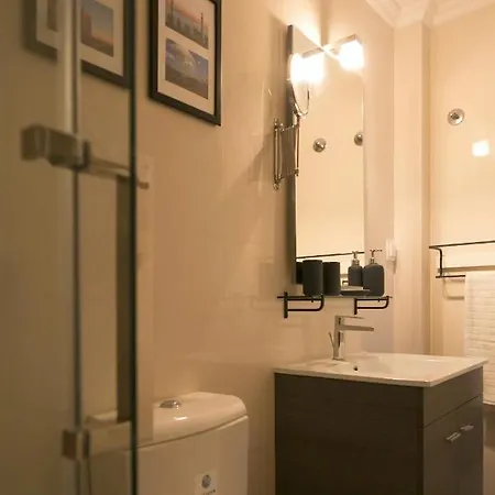 Central Mezzanine Studio Apartment Lisbon