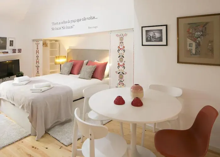 Central Mezzanine Studio شقة